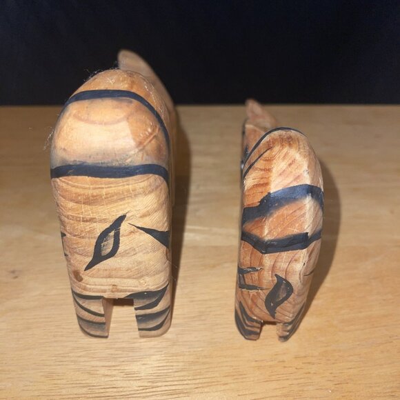 Hand-Carved Wooden Cat Figurines With Tiger Stripes - Picture 12 of 12